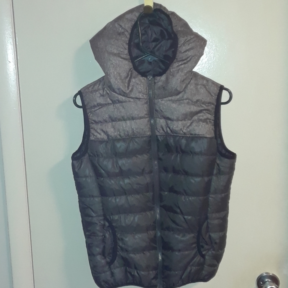 Two-Tone Puffer With Zipper